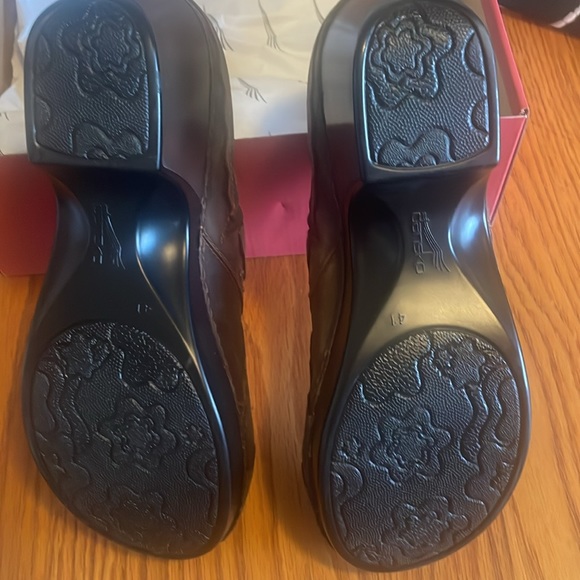 NIB Dansko clogs. Size 41. - Picture 3 of 4